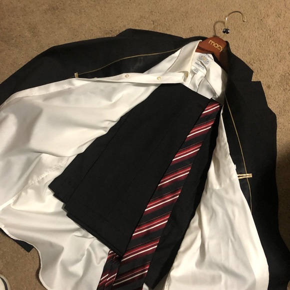 Suit - Picture 4 of 4